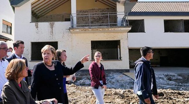 Merkel, Almanya&#039;da selden etkilenen bölgede
