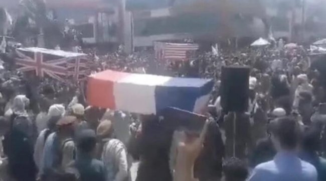 Taliban&#039;dan ABD, Fransa ve İngiltere bayraklı cenaze töreni