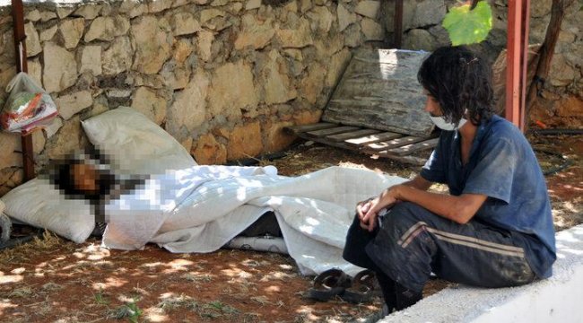 Uyuşturucudan hayatını kaybeden ağabeyine son kez baktı