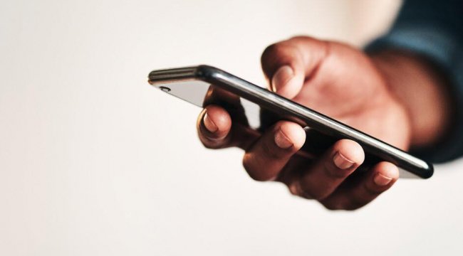 Flört sitelerinden bulaşıyor, iPhone&#039;ları ele geçiriyor