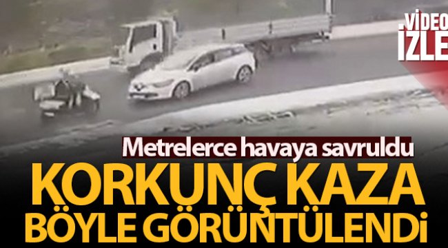 Otomobilin çarptığı motosikletli metrelerce havaya savruldu
