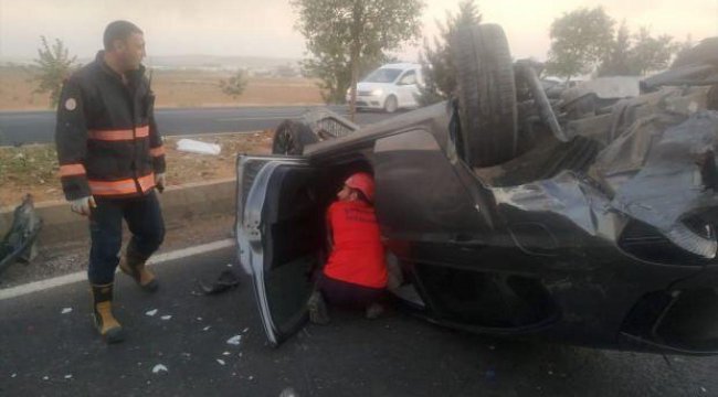 Şanlıurfa&#039;da çarpışan iki otomobildeki 4 kişi yaralandı