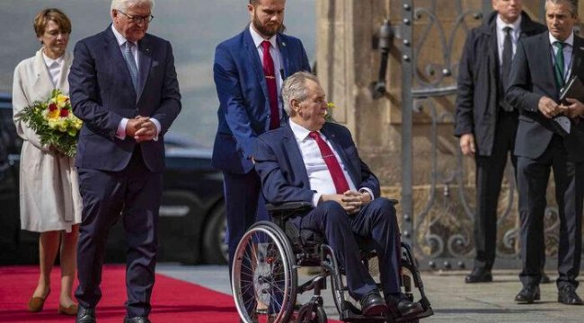 Covid-19’a yakalanan Çekya Devlet Başkanı Zeman hastaneye kaldırıldı