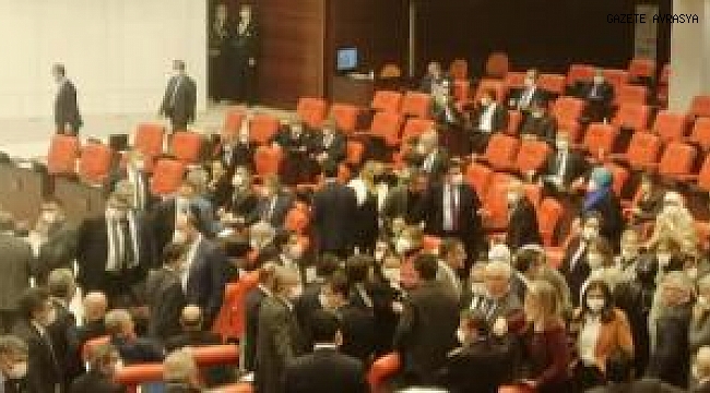 Bütçe görüşmelerinde "FETÖ'cü" kavgası yaşandı.