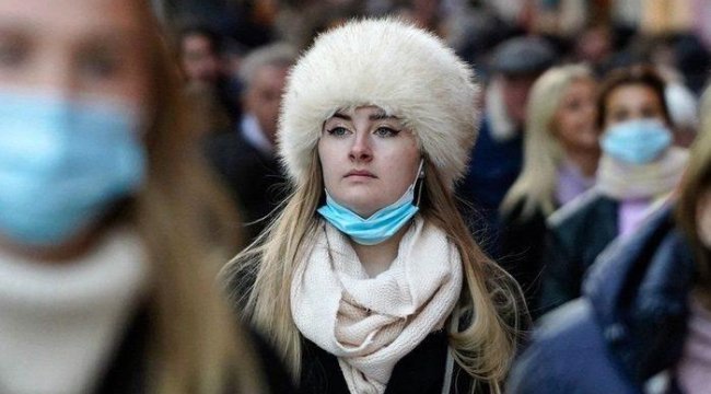 Covid: İngiltere'de vaka sayısı 117 bin ile rekor kırdı
