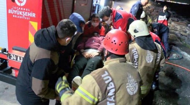 Telefonu düştü, almak isterken kayalıklara sıkıştı