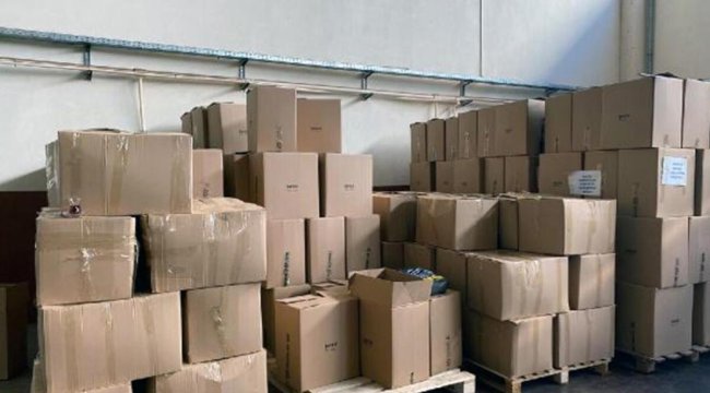 Adana&#039;da fabrikaya baskın: 4 milyon 720 bin adet geçirildi... Fabrika sahibi gözaltında