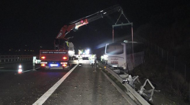 Bursa&#039;da yolcu otobüsü yoldan çıktı: 4 yaralı