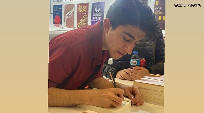 ERAY ERDEN ALTIN KALEMİYLE OKURU BAŞKA DÜNYALARA GÖTÜRÜYOR
