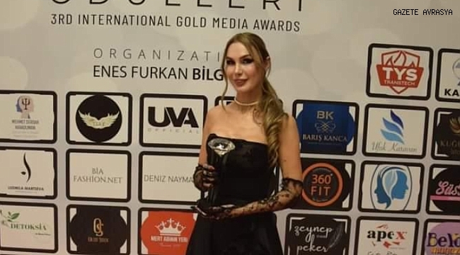 ALTIN MEDYA ÖDÜLLERİ SAHİPLERİNİ BULDU. ÜNLÜ TASARIMCI İLGİ ODAĞI OLDU