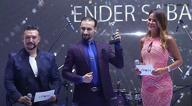 BAŞARI ÖDÜLLERİ, ENDER BULUNAN BİR EĞİTİM ANLAYIŞINI KEŞFETTİ. GECEDE ENDER SABAN RÜZGARI ESTİ