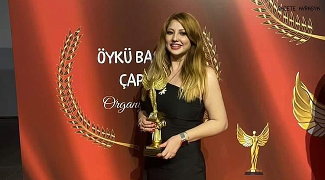 ÖDÜLÜNÜ ALIRKEN DE ÇOK RAHAT ÇOK "PROFESYONELDİ"