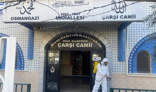 Bayraklı’nın camileri dezenfekte ediliyor
