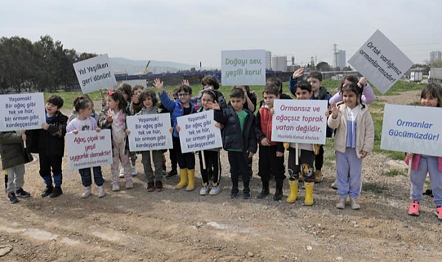 Bornova’ya, miniklerin elinden yeni fidanlar