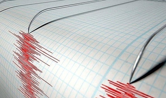 İran’ın Türkiye sınırında 5,6 büyüklüğünde deprem