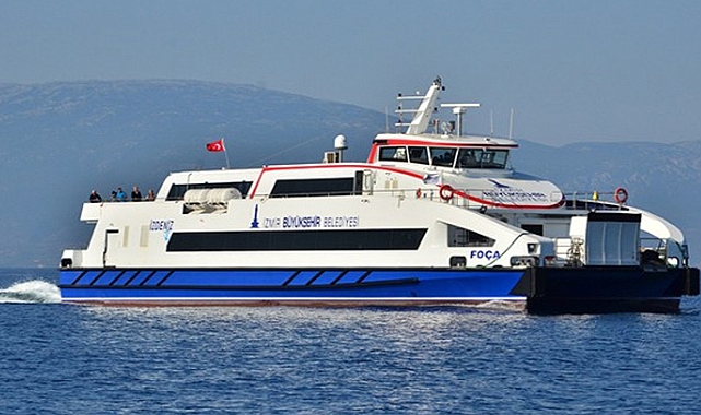İzmir’de arabalı vapur ve yolcu gemisi seferlerine fırtına engeli!