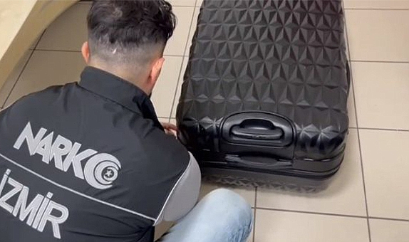 İzmir’de otogarda yolcunun valizinden binlerce sentetik hap çıktı