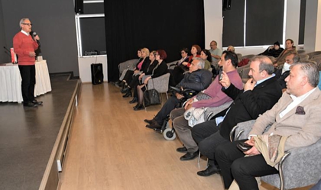 Madde bağımlılığı ile mücadelenin yolları Bornova’da anlatıldı