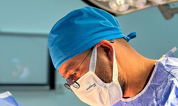 MUZAFFER ÖNDER ÖNER VE MESLEKTAŞLARI DEPREMZEDELERİ TEDAVİ ETTİ