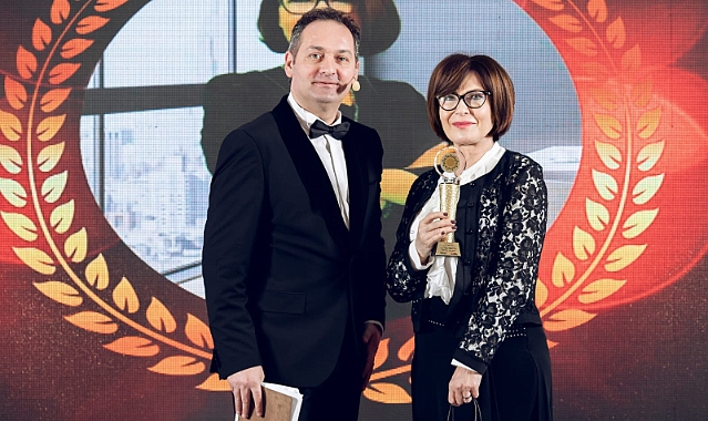 BAŞARI ŞELALESİNİN ÖNDE GELEN İSMİ ÖDÜLLERE DOYMUYOR