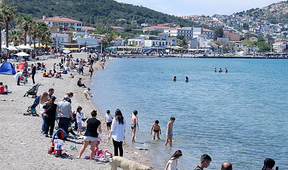 Foça’da bayram hareketliliği yaşanıyor