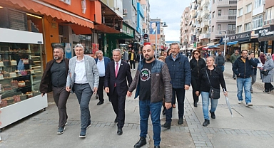 İYİ Parti İzmir 2. Bölge Milletvekili Adayı Mümin YALÇINKAYA Bayraklı'da vatandaşlardan tam destek aldı.