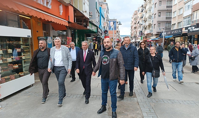 İYİ Parti İzmir 2. Bölge Milletvekili Adayı Mümin YALÇINKAYA Bayraklı'da vatandaşlardan tam destek aldı.