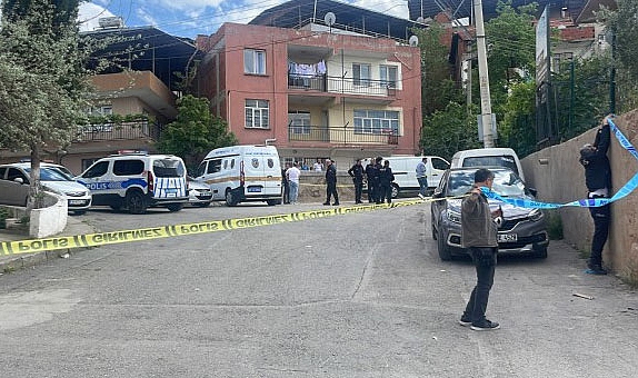 İzmir’de dehşet: Polise baltayla saldırdı!