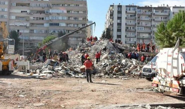 İzmir depreminde yıkılan Emrah Apartmanı ile ilgili 2 belediye görevlisine dava