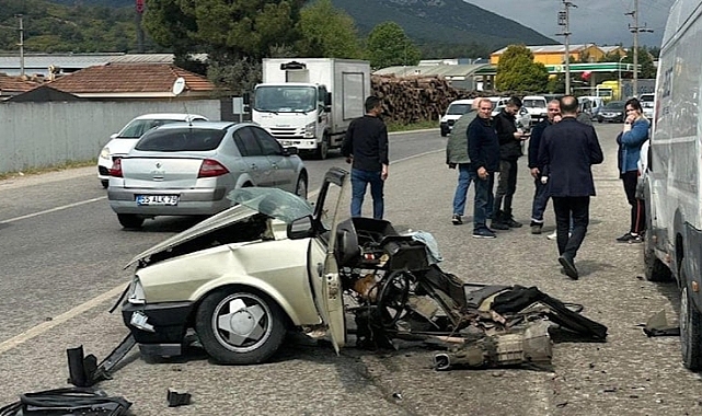 İzmir Kemalpaşa'da kaza! Bu arabadan sağ çıktı