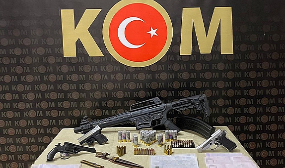 İzmir polisinden tefeci operasyonu: 8 gözaltı