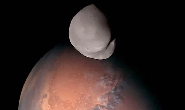Mars’ın uydusu Deimos’un şimdiye kadarki en net görüntüleri yayınlandı