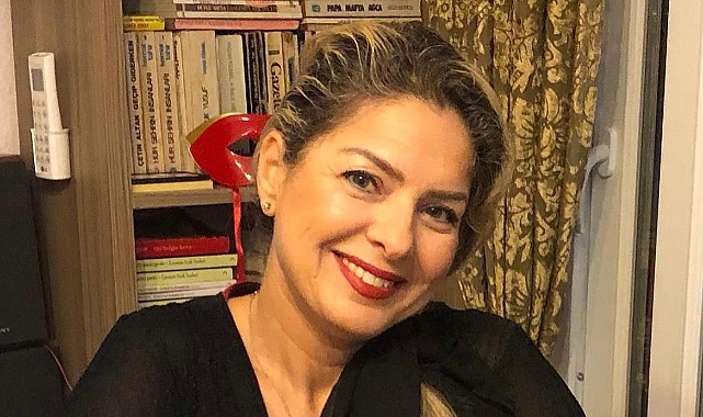 ÜÇ KİTAPTAN OLUŞAN KADIN OLMA SANATI KANAYAN YARALARA PARMAK BASMAYI BAŞARDI