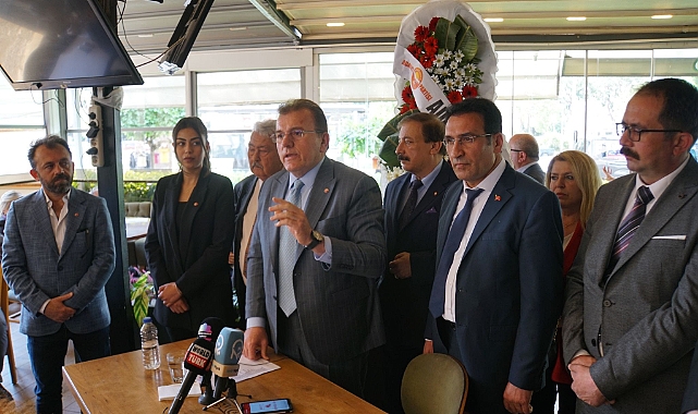 ADALET PARTİSİ İZMİR’DE GÖVDE GÖSTERİSİ YAPTI