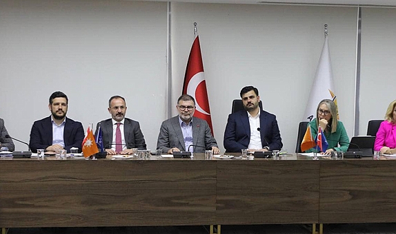 AK Parti İzmir’de seçime yönelik ‘ahde vefa’ çalışması: Tecrübeliler sahada!