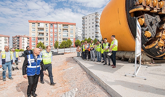 Buca Metrosu’nun ilk köstebeği geldi Soyer: Tıkır tıkır çalışmaya devam ediyoruz