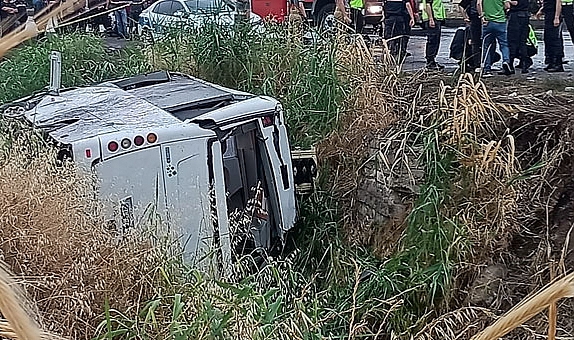 Cezaevi nakil aracı şarampole devrildi: 9’u jandarma personeli 10 yaralı