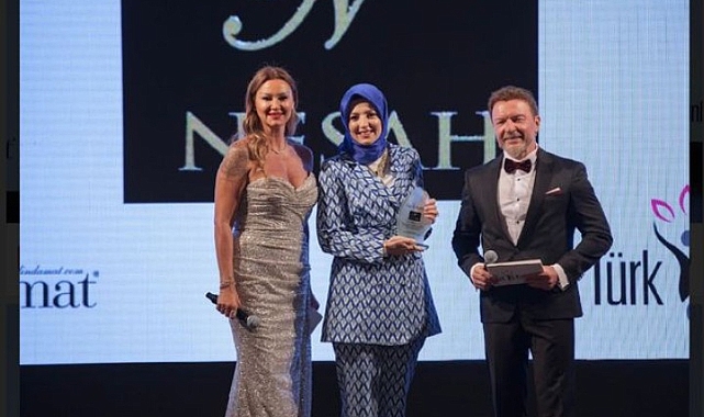 Işıltılı Takılar Ödüllü Nesah'ta