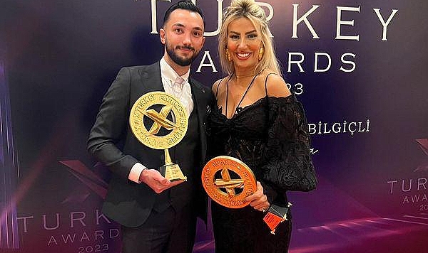 İstanbul'un En Başarılı Güzellik Uzmanı X TÜRKİYE ÖDÜL GECESİNE DAMGA VURDU
