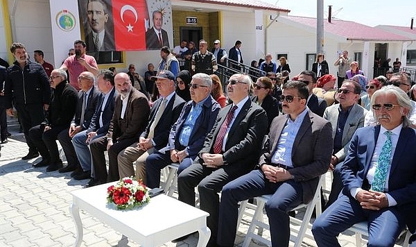 İzmir’deki heyelan mağdurları yeni evlerine kavuştu