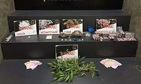 İzmir’deki uyuşturucu operasyonunda 52 şüpheli tutuklandı