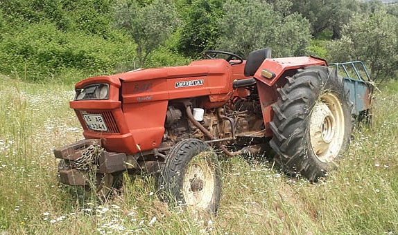 İzmir’in Beydağ ilçesinde devrilen traktörün altında kalan kadın sürücü hayatını kaybetti