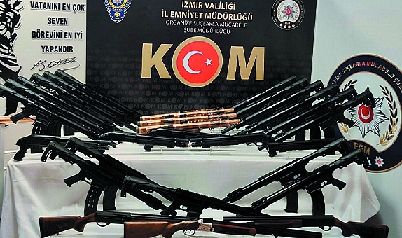 İzmir polisinden silah kaçakçılarına darbe