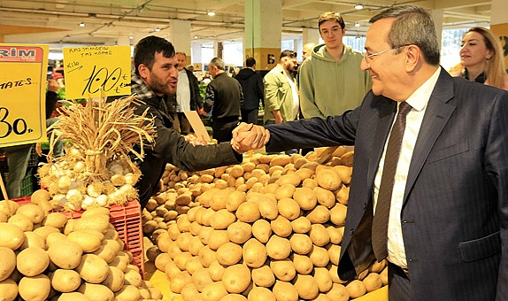 Konak: Pazaryerinde vatandaşın gündemi: Hayat pahalılığı