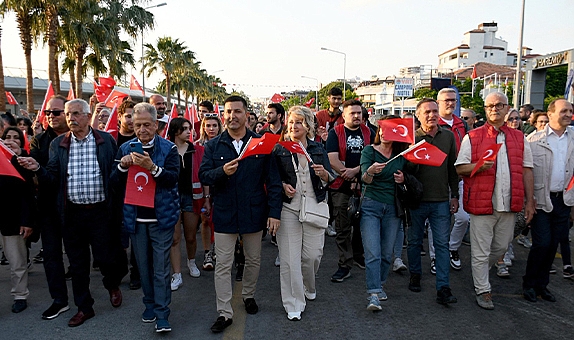 Kuşadası’nda on binler atası için yürüdü