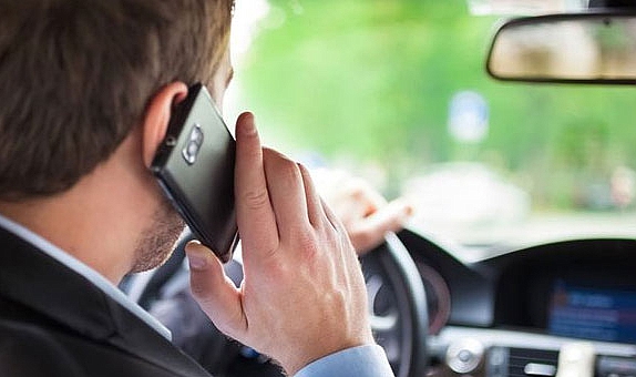 Mahkeme, trafikte 'telefonla konuşma' cezasını iptal etti
