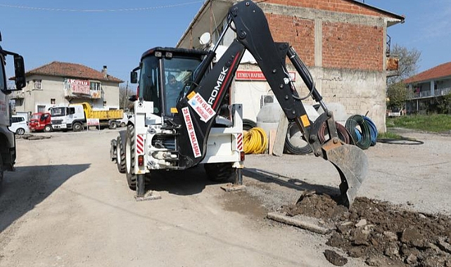 Menderes’in Mahallerinde Kilit Parke Taşı Mesaisi