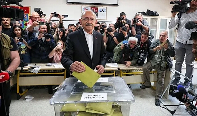 The Guardian: Kılıçdaroğlu’nun oyları geriden başlaması olası