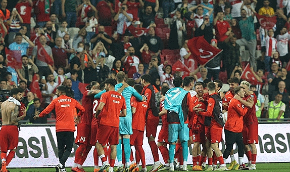 A Milli Futbol Takımı’ndan bir galibiyet daha