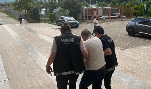 Avukat cezaevine uyuşturucu sokarken yakalandı